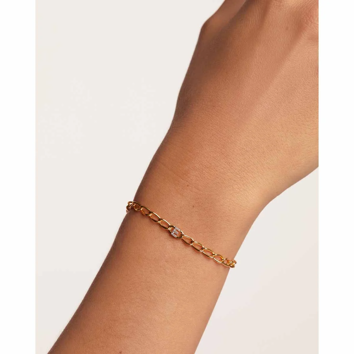 PDPAOLA Bracelet chaîne en argent plaqué or - Lettre E - PU01-542-U – Image 2